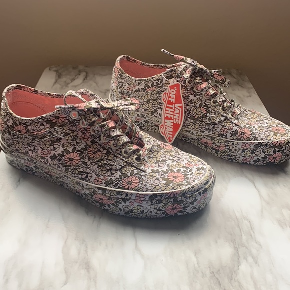 Vans, Womens size 9.0, Mens size 7.5 - Picture 3 of 4